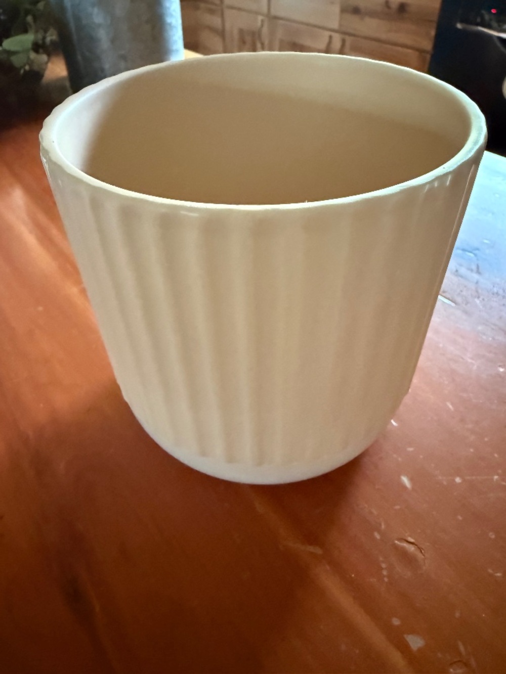 Peach and white ceramic Flower pot NWT